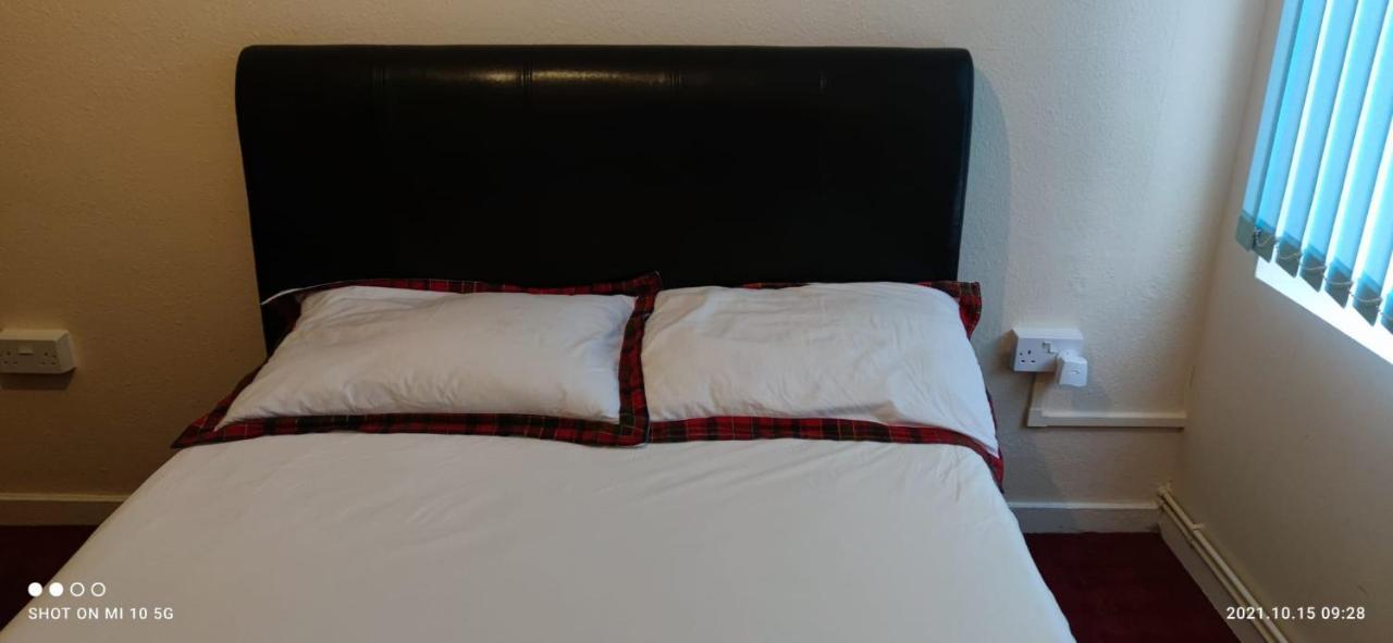 Nice Double Bedroom At Streatham Place 런던 외부 사진