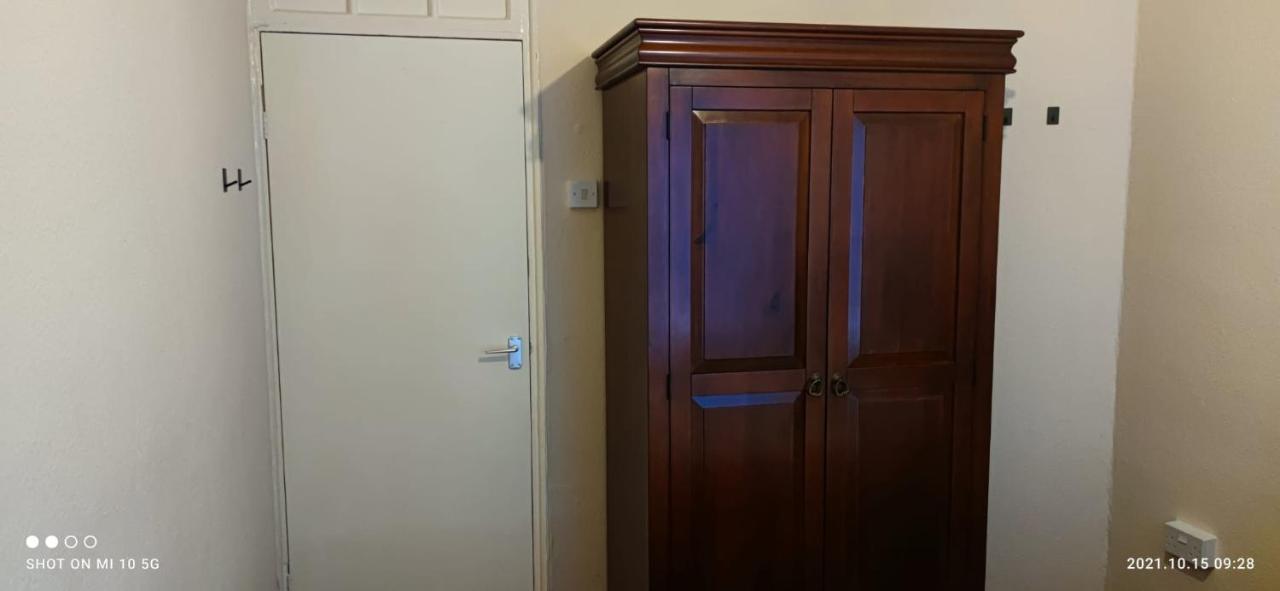 Nice Double Bedroom At Streatham Place 런던 외부 사진
